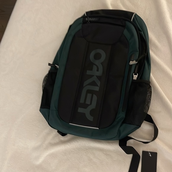 New with Tags Oakley backpack - Picture 3 of 7